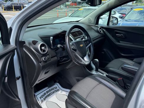 Used 2016 Chevrolet Trax LT w/ LT Sun and Sound Package AWD/4WD image 10