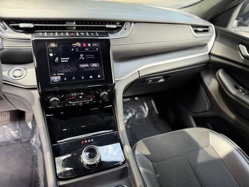 Used 2023 Jeep Grand Cherokee Altitude AWD/4WD image 16