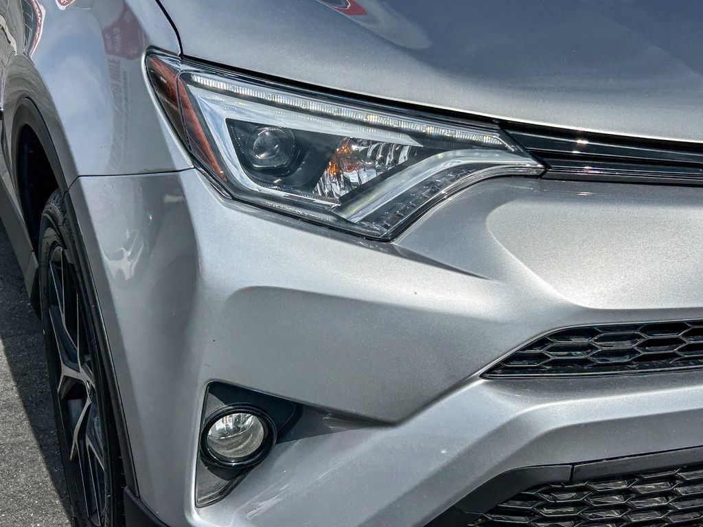 Used 2016 Toyota RAV4 SE FWD image 5