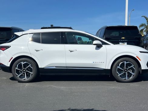 Used 2025 Chevrolet Equinox EV LT w/ Convenience Package image 4