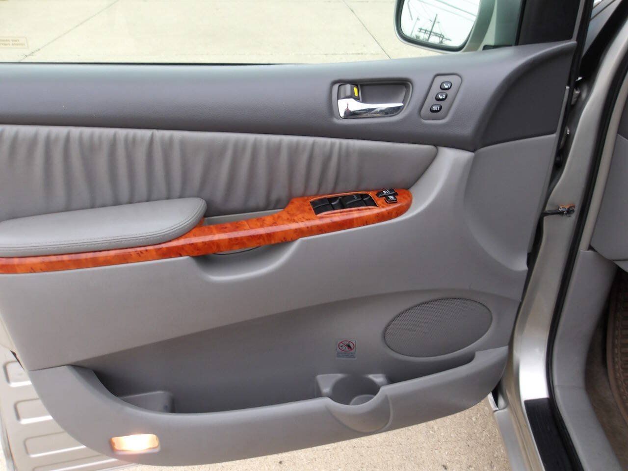 Used 2008 Toyota Sienna XLE Limited w/ XLE Limited Pkg 1 FWD image 14