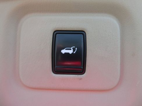 Used 2016 Nissan Pathfinder Platinum AWD/4WD image 17