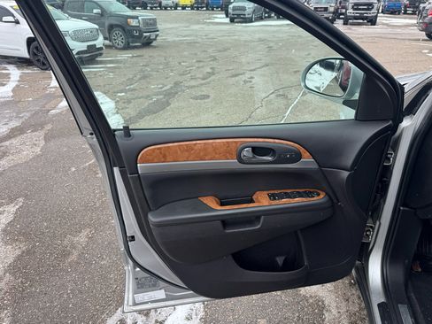 Used 2011 Buick Enclave CXL image 15