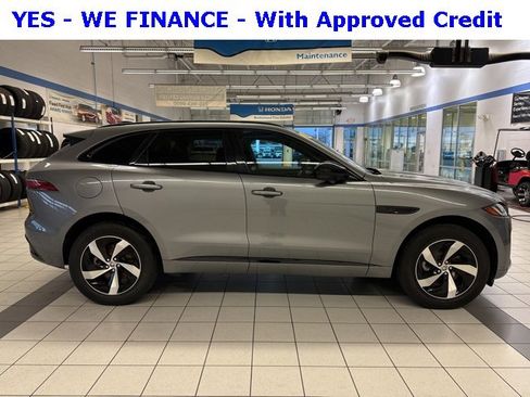 Used 2024 Jaguar F-PACE R-Dynamic S image 3