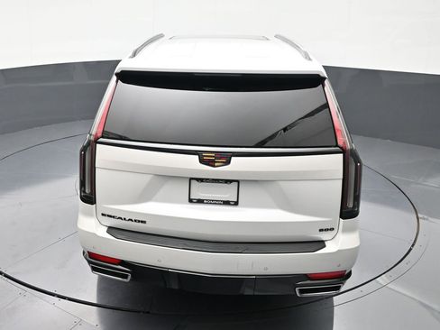 Used 2022 Cadillac Escalade Premium Luxury AWD/4WD image 15