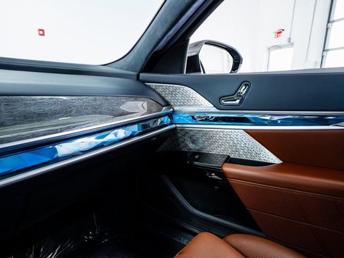 Used 2024 BMW i7 xDrive60 image 51