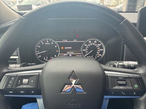 Used 2023 Mitsubishi Outlander SE image 8