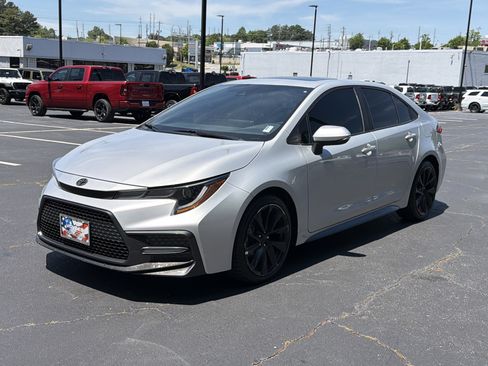 Used 2021 Toyota Corolla SE FWD image 3