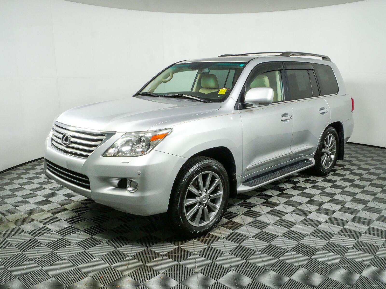 Used 2011 Lexus LX 570 4WD w/ Luxury Pkg image 28