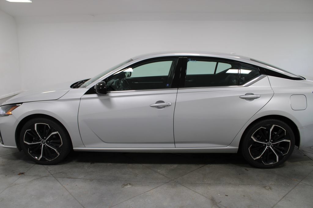 Used 2024 Nissan Altima 2.5 SR FWD image 6