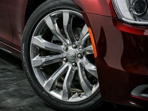 Used 2020 Chrysler 300 Touring w/ Chrome Appearance Package image 3