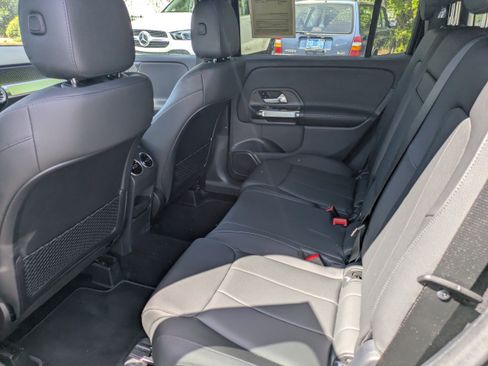 Used 2025 Mercedes-Benz GLB 250 image 10