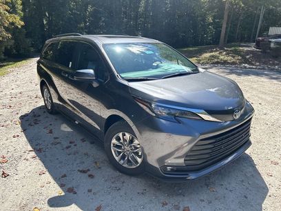 New 2025 Toyota Sienna XLE