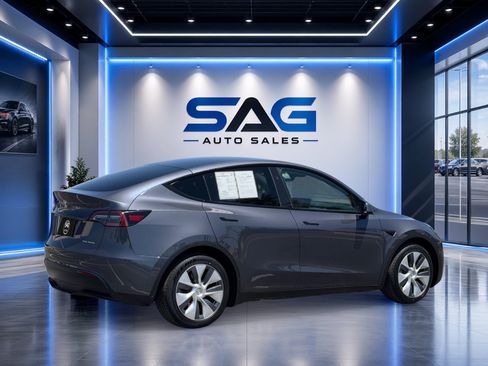 Used 2023 Tesla Model Y Long Range AWD/4WD image 4