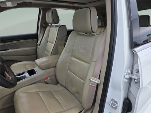 Used 2018 Jeep Grand Cherokee Overland image 11