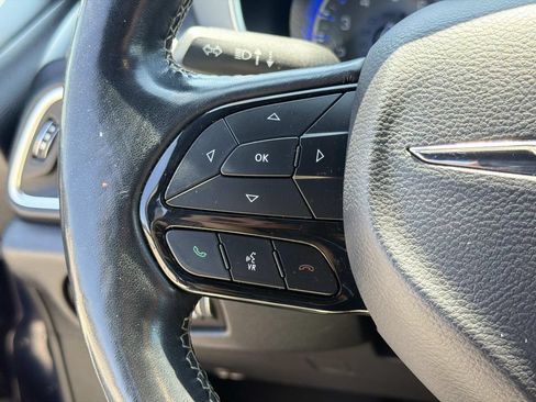 Used 2019 Chrysler Pacifica Touring-L w/ Advanced Safetytec Group FWD image 11