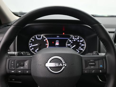 Used 2025 Nissan Rogue SV image 12