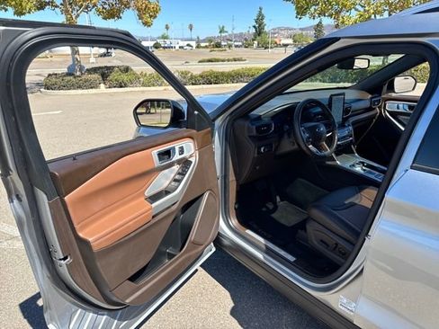 Used 2022 Ford Explorer King Ranch w/ Premium Technology Package image 26