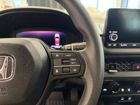 Used 2025 Honda Accord SE image 19