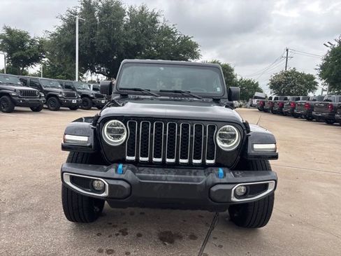 Used 2022 Jeep Wrangler Unlimited Sahara w/ Cold Weather Group AWD/4WD image 2