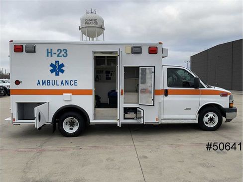 Used 2014 Chevrolet Express 4500 w/ Ambulance Package image 7