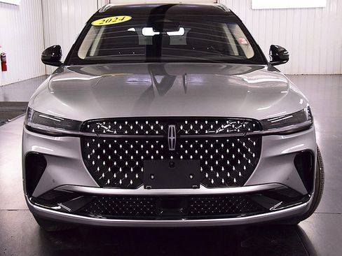 Used 2024 Lincoln Nautilus Reserve image 2