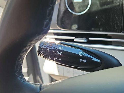 Certified 2025 Hyundai Elantra Limited FWD image 26