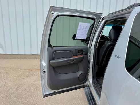 Used 2013 GMC Yukon XL SLT AWD/4WD image 16