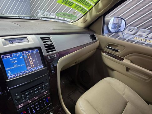 Used 2012 Cadillac Escalade Luxury RWD image 15