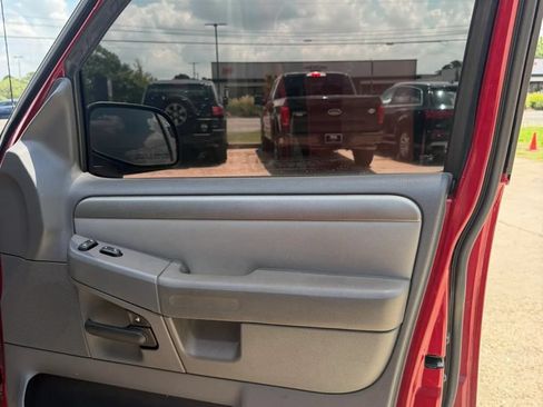 Used 2004 Ford Explorer Sport XLT AWD/4WD image 18