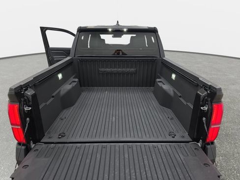 Certified 2025 Toyota Tacoma SR5 AWD/4WD image 31