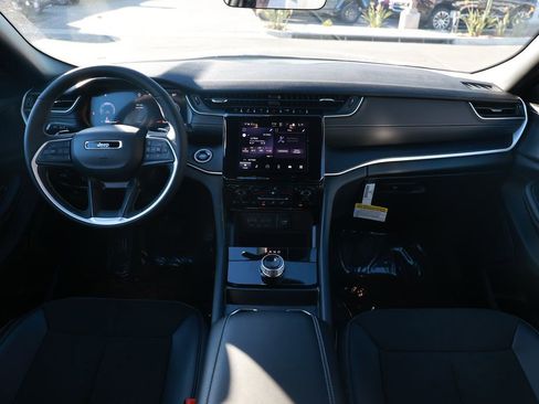 New 2025 Jeep Grand Cherokee Altitude image 20