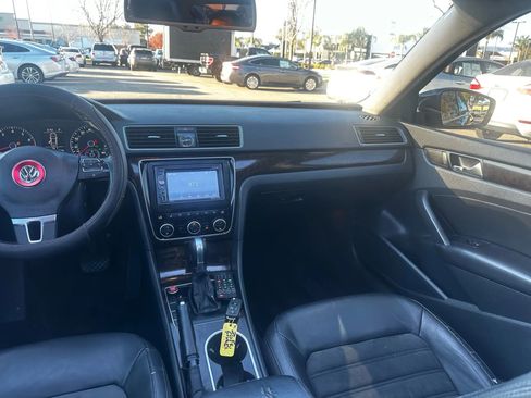 Used 2014 Volkswagen Passat 1.8T SEL Premium image 27
