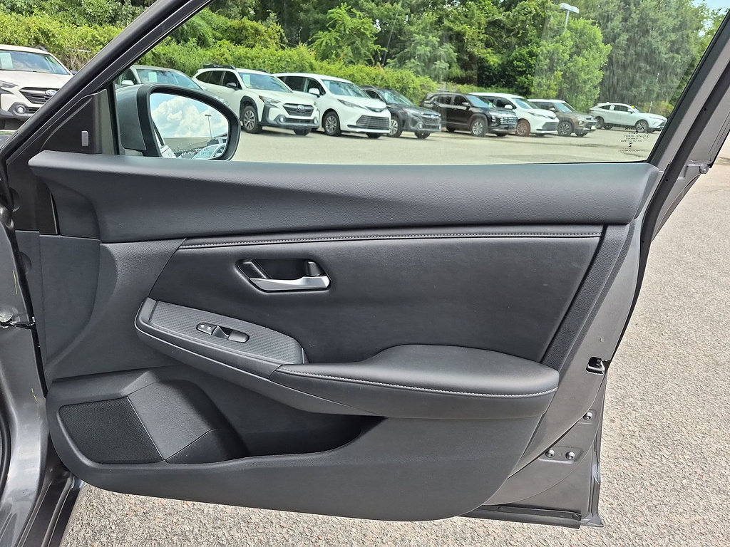 Used 2025 Nissan Sentra SV FWD image 32