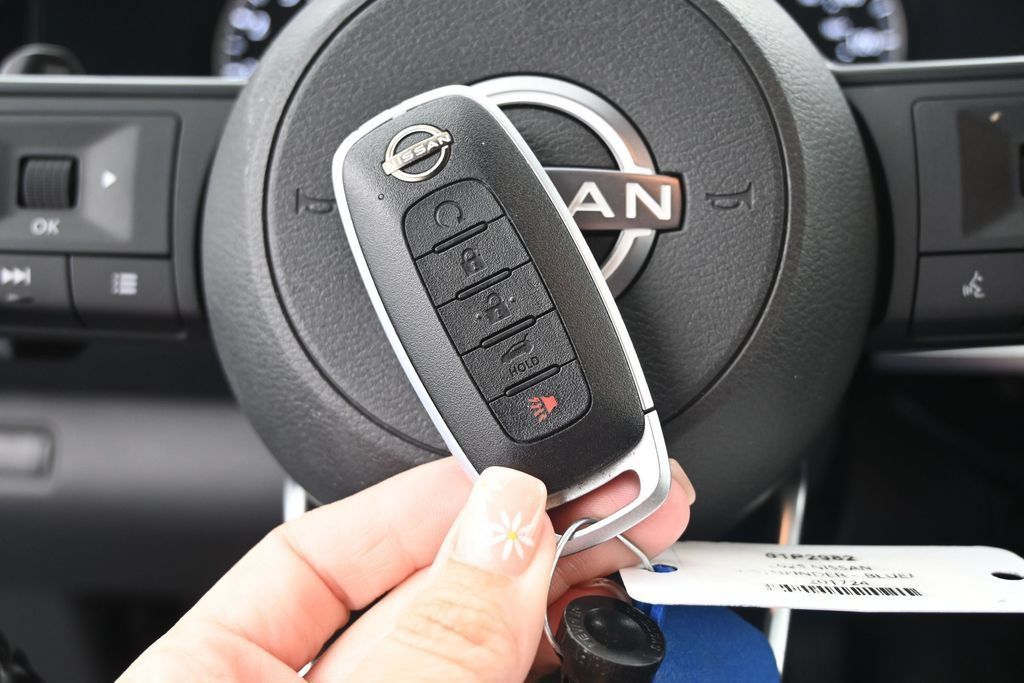 Used 2025 Nissan Pathfinder SV FWD image 36