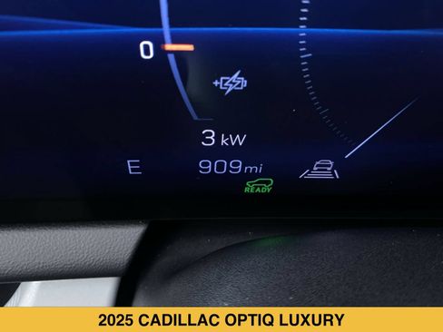 Certified 2025 Cadillac Optiq Luxury 2 AWD/4WD image 4