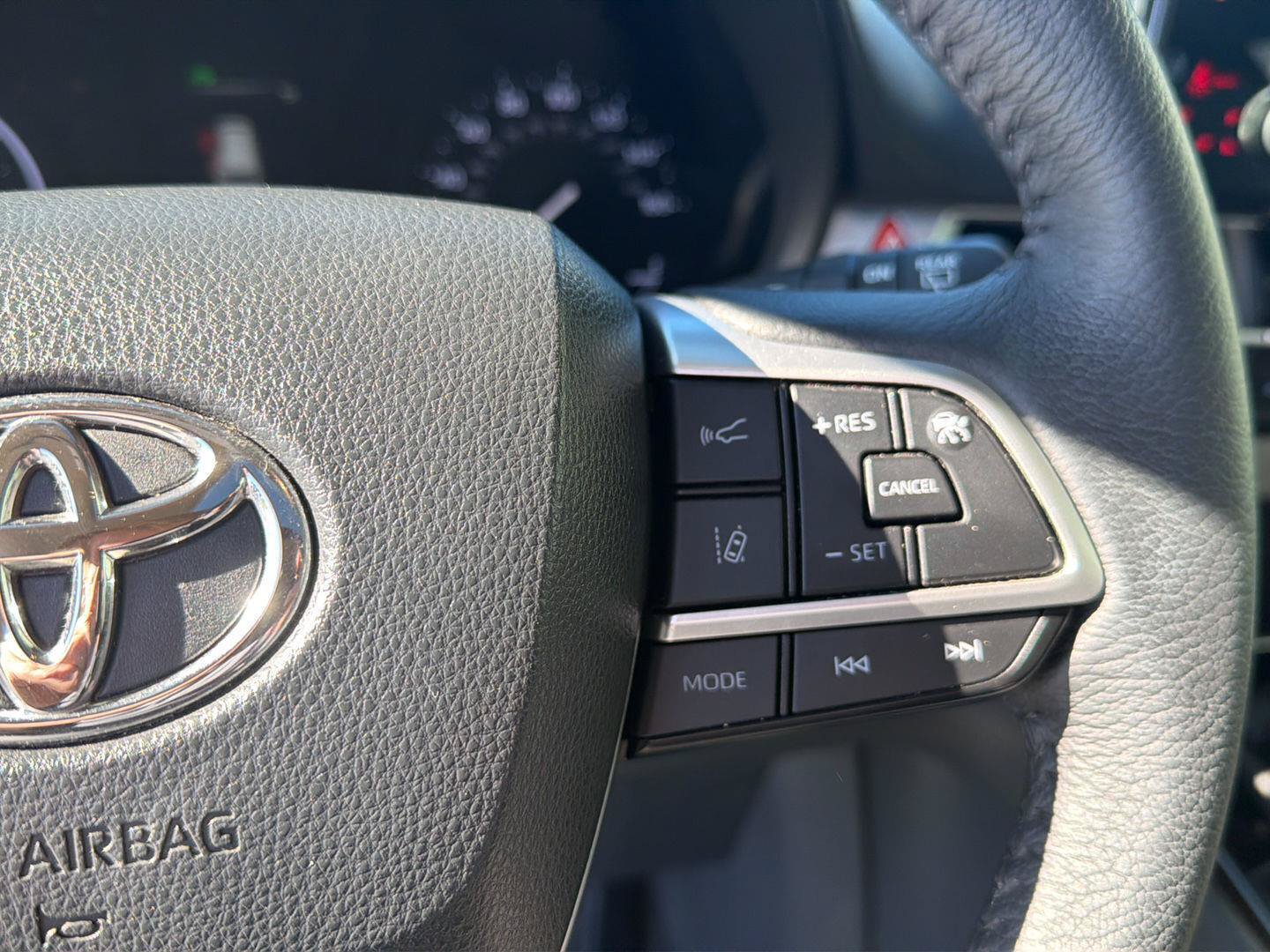 Used 2023 Toyota Sienna XLE FWD image 21