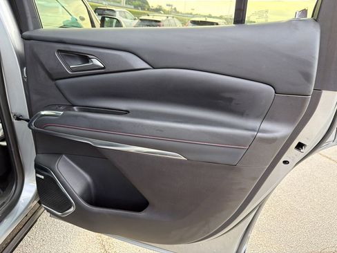 Used 2025 Chevrolet Traverse RS FWD image 16