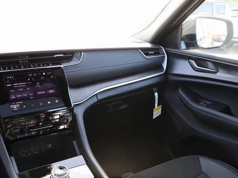 New 2025 Jeep Grand Cherokee Altitude AWD/4WD image 24