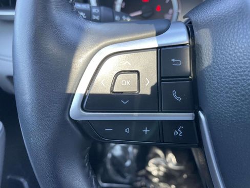 Used 2023 Toyota Highlander XLE image 26