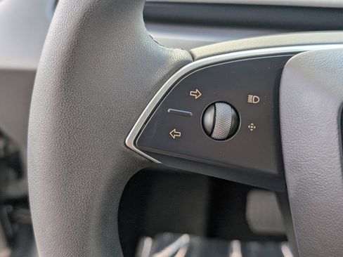 Used 2025 Tesla Model 3 image 32