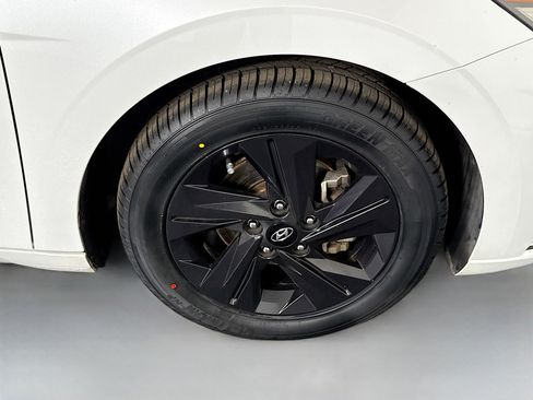 Used 2021 Hyundai Elantra SEL image 32