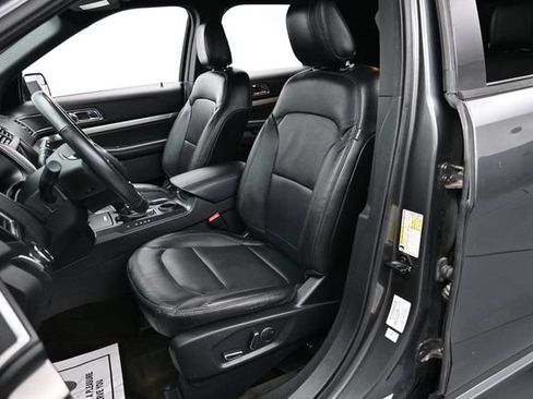 Used 2018 Ford Explorer XLT w/ Equipment Group 202A FWD image 11