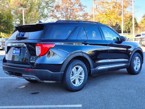 Used 2022 Ford Explorer XLT w/ Equipment Group 202A image 5