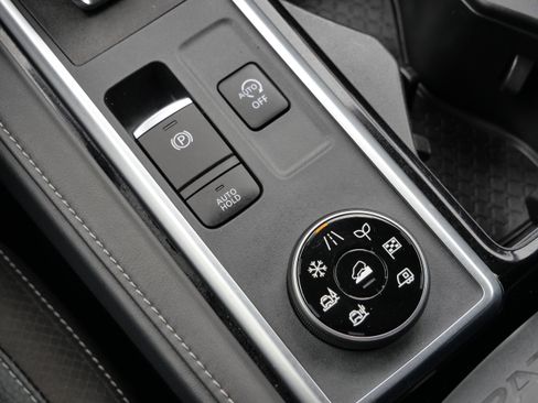 Used 2023 Nissan Pathfinder SL image 26