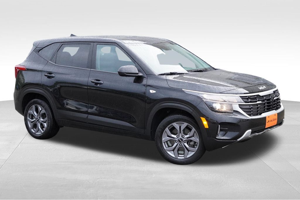 Certified 2024 Kia Seltos LX AWD/4WD image 2