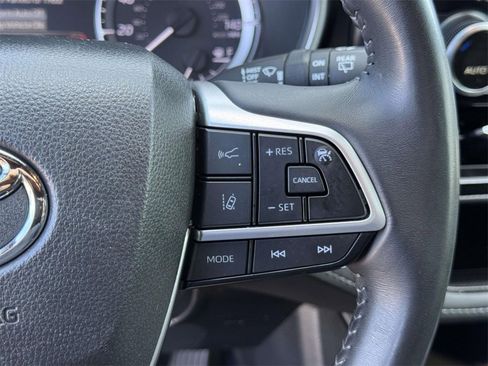 Used 2024 Toyota Highlander XSE image 12