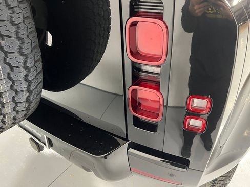 Used 2024 Land Rover Defender 110 S image 14