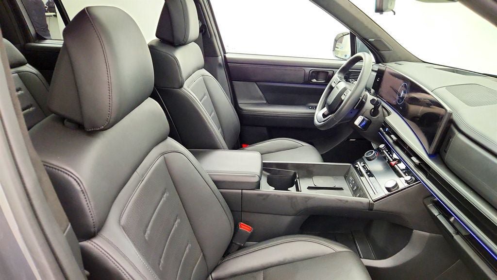 Used 2025 Hyundai Santa Fe Calligraphy AWD/4WD image 24