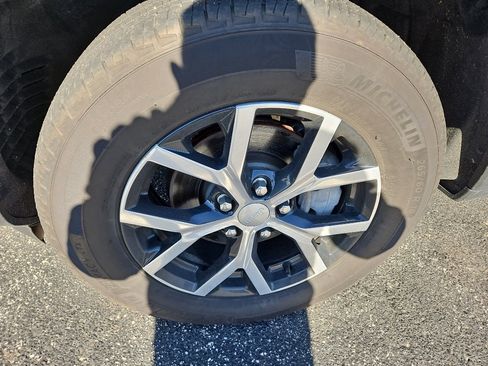 Used 2024 Jeep Grand Cherokee Limited w/ Luxury Tech Group II image 5